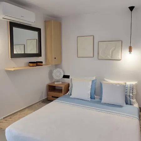 Bright With Garden In Archangelos, 45 M², 2 Pers. דירה ארכאנגלוס