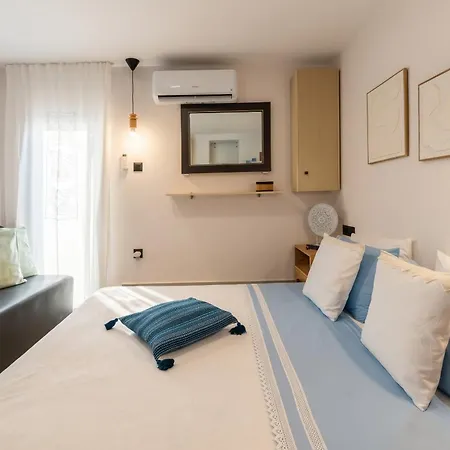 Bright With Garden In Archangelos, 45 M², 2 Pers. דירה