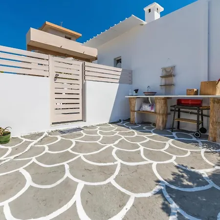 Bright With Garden In Archangelos, 45 M², 2 Pers. דירה