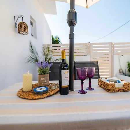 Bright With Garden In Archangelos, 45 M², 2 Pers. *