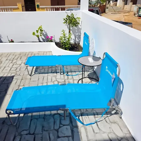 Bright With Garden In Archangelos, 45 M², 2 Pers. ארכאנגלוס