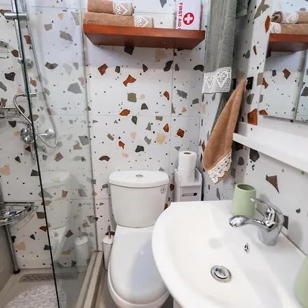 Bright With Garden In Archangelos, 45 M², 2 Pers. דירה ארכאנגלוס