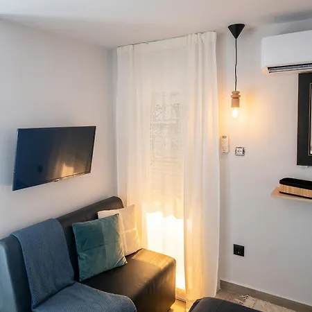 דירה Bright With Garden In Archangelos, 45 M², 2 Pers. ארכאנגלוס