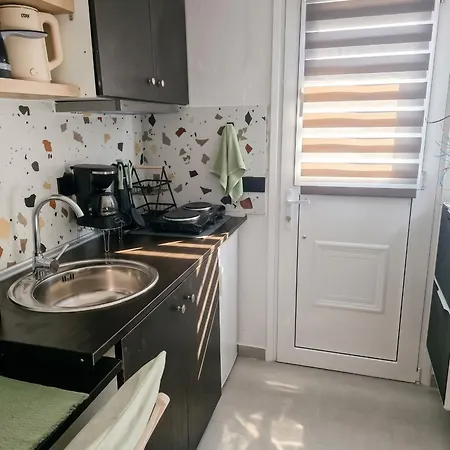 Bright With Garden In Archangelos, 45 M², 2 Pers. *